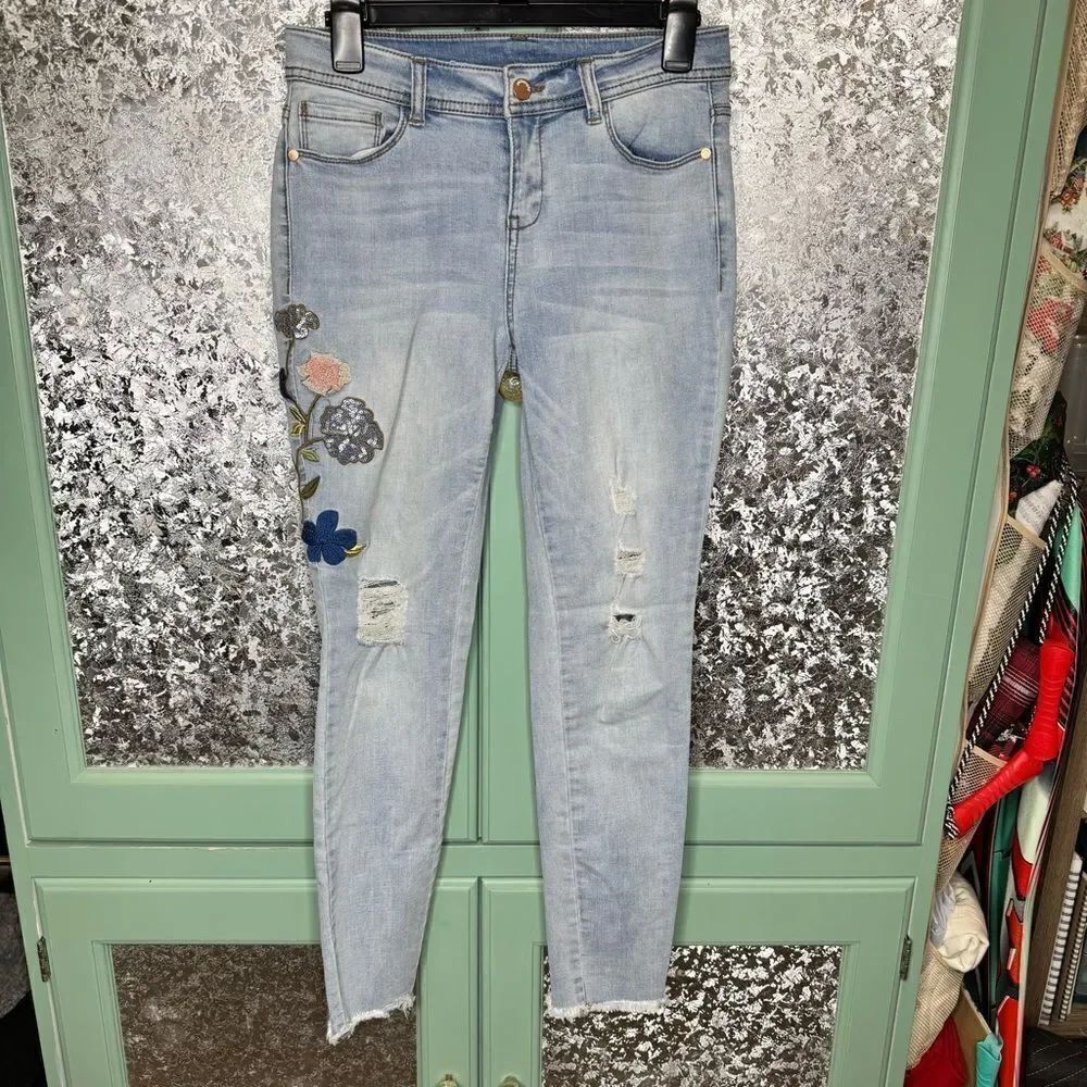 Philosophy Jeans Women’s Light Wash Blue Denim Embroidered Floral Size 6